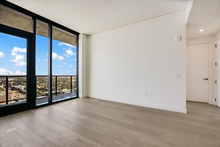 Property Photo:  610 Davis Street 4005  TX 78701 