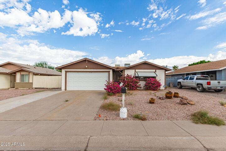 Property Photo:  470 W Rosal Avenue  AZ 85120 