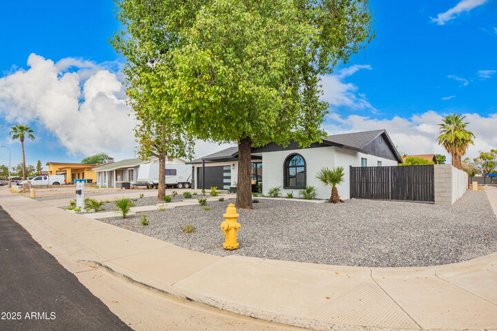 Property Photo:  7702 W Glenrosa Avenue  AZ 85033 