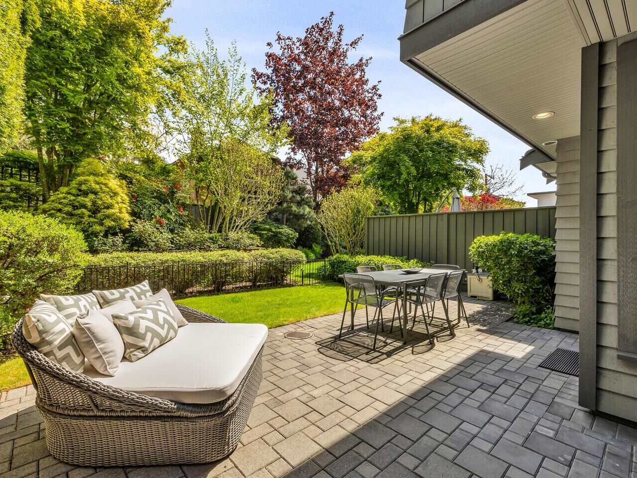 Photo de la propriété:  1664 St.georges Avenue  BC V7L 3J7 