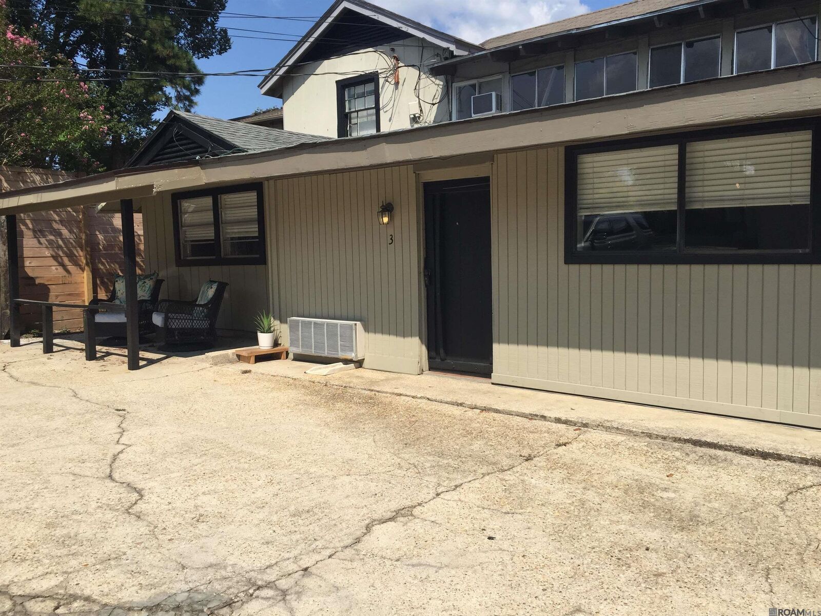 Property Photo:  879 S Eugene St #5  LA 70806 