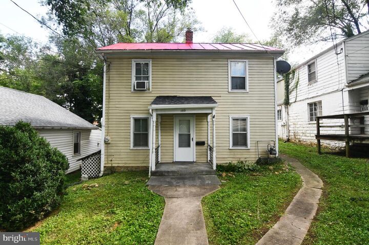 Property Photo:  105 E Pall Mall Street  VA 22601 