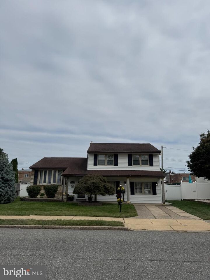 9987 Hardy Road  Philadelphia PA 19115 photo