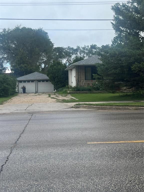 Property Photo:  385 Grassie Boulevard  MB R3W 1S5 