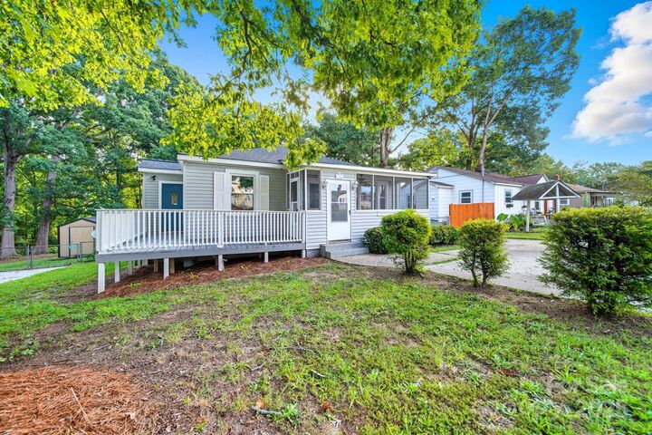 Property Photo:  304 S Vine Street  NC 28052 