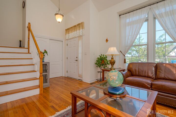 Property Photo:  8 Comstock Lane  NJ 08558 