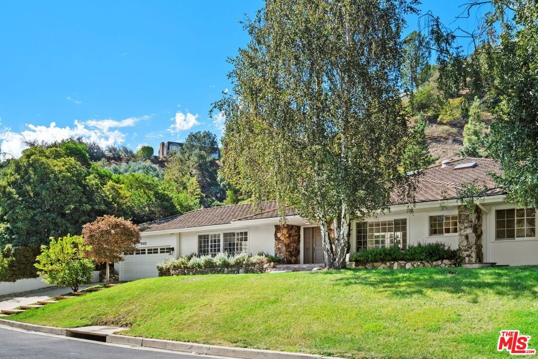 Property Photo: 10612 Lindamere Dr CA 90077