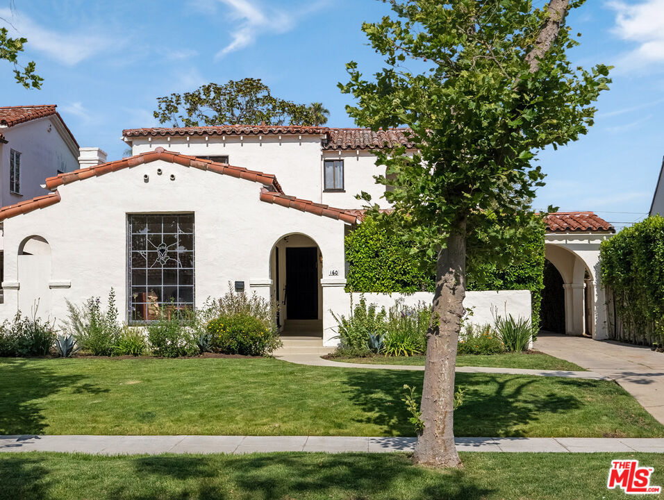 Property Photo:  160 S Poinsettia Pl  CA 90036 