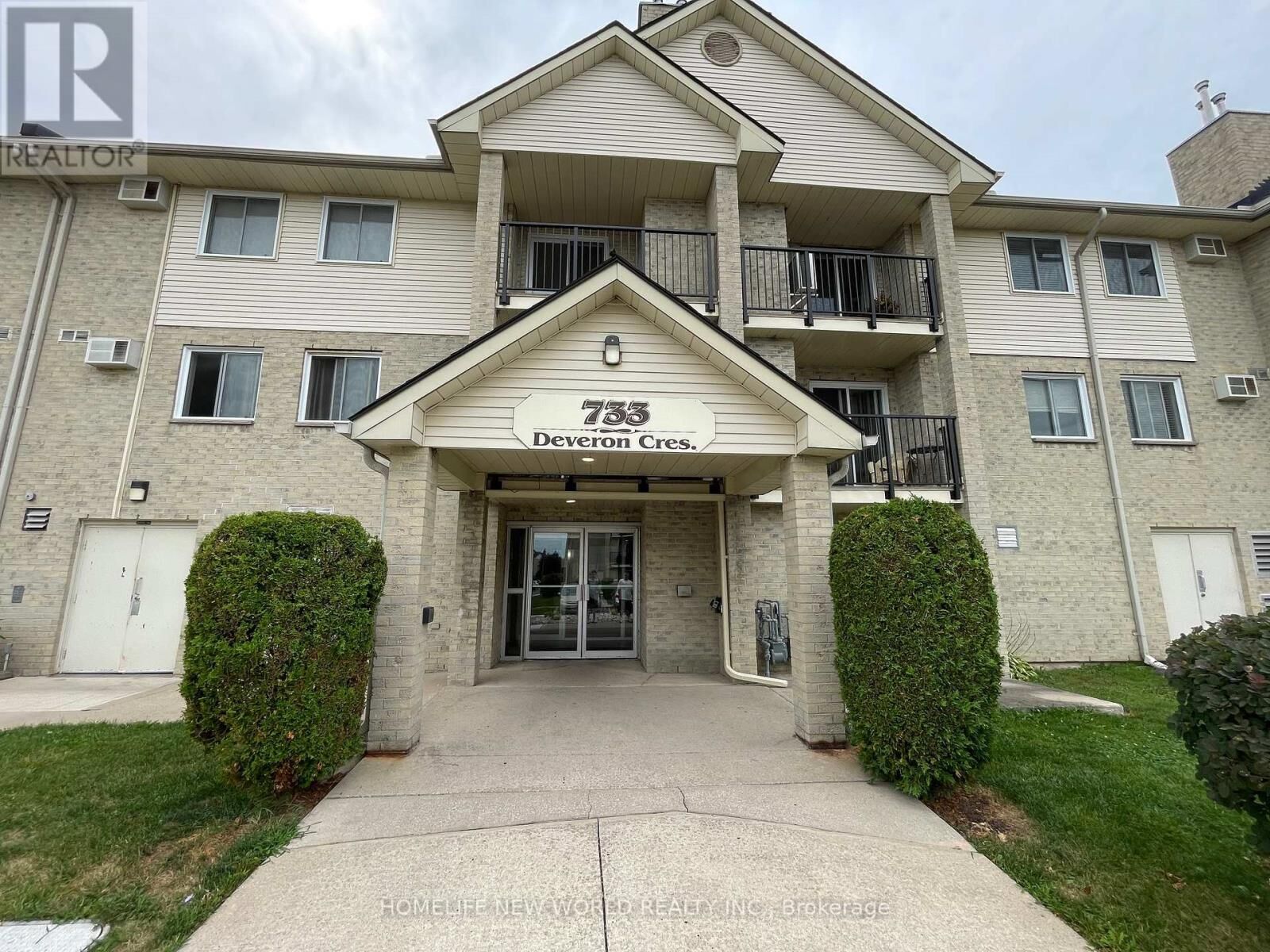 Property Photo:  733 Deveron Crescent 317  ON N5Z 4X7 