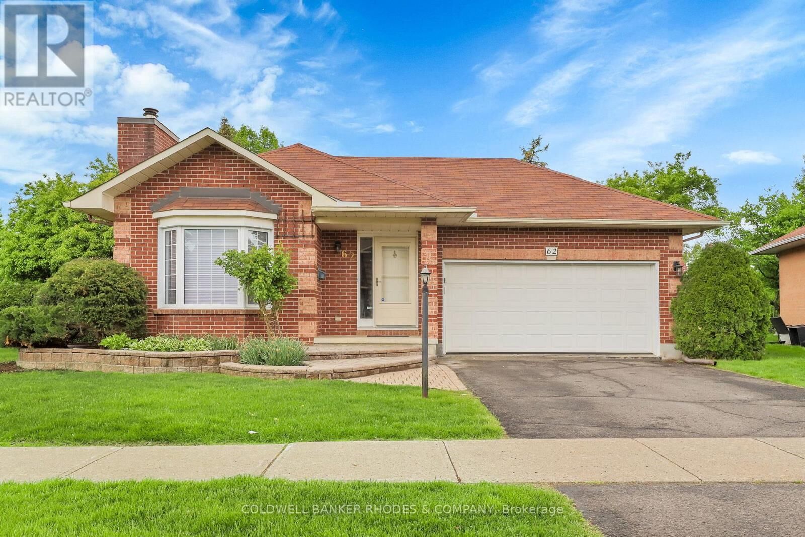 Property Photo:  62 Beechfern Drive  ON K2S 1E3 