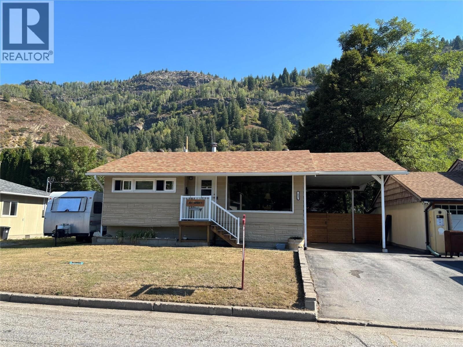 Property Photo: 1047 Regan Crescent BC V1R 1C3