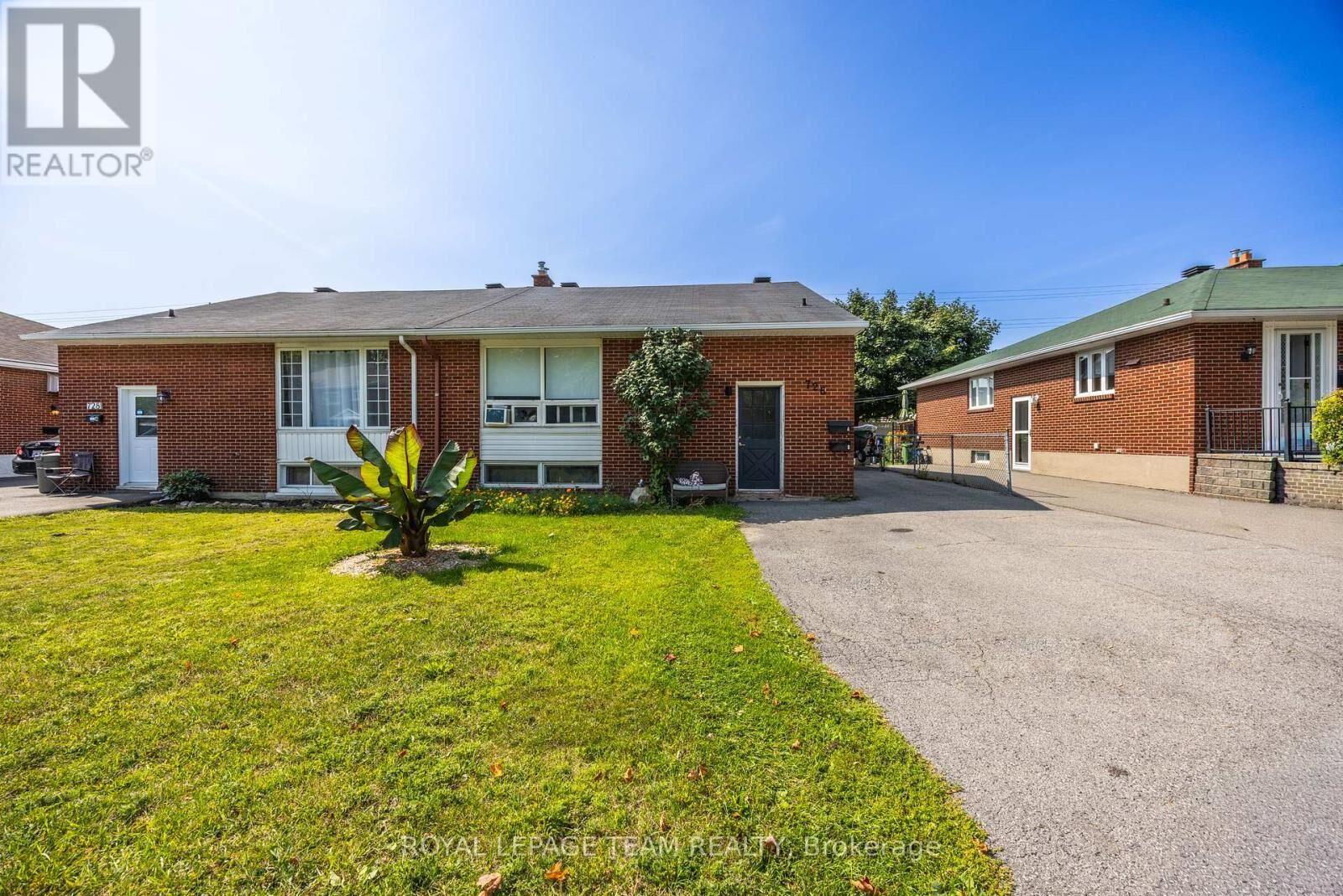 Property Photo:  726 Cummings Avenue  ON K1K 2L1 