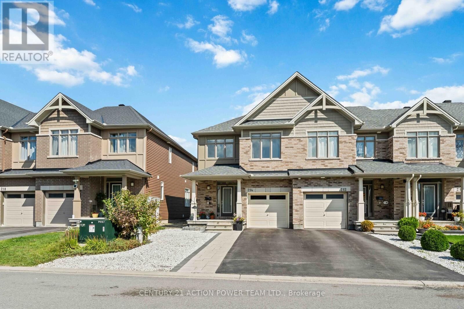 Property Photo: 214 Gossamer Street ON K1W 0B9