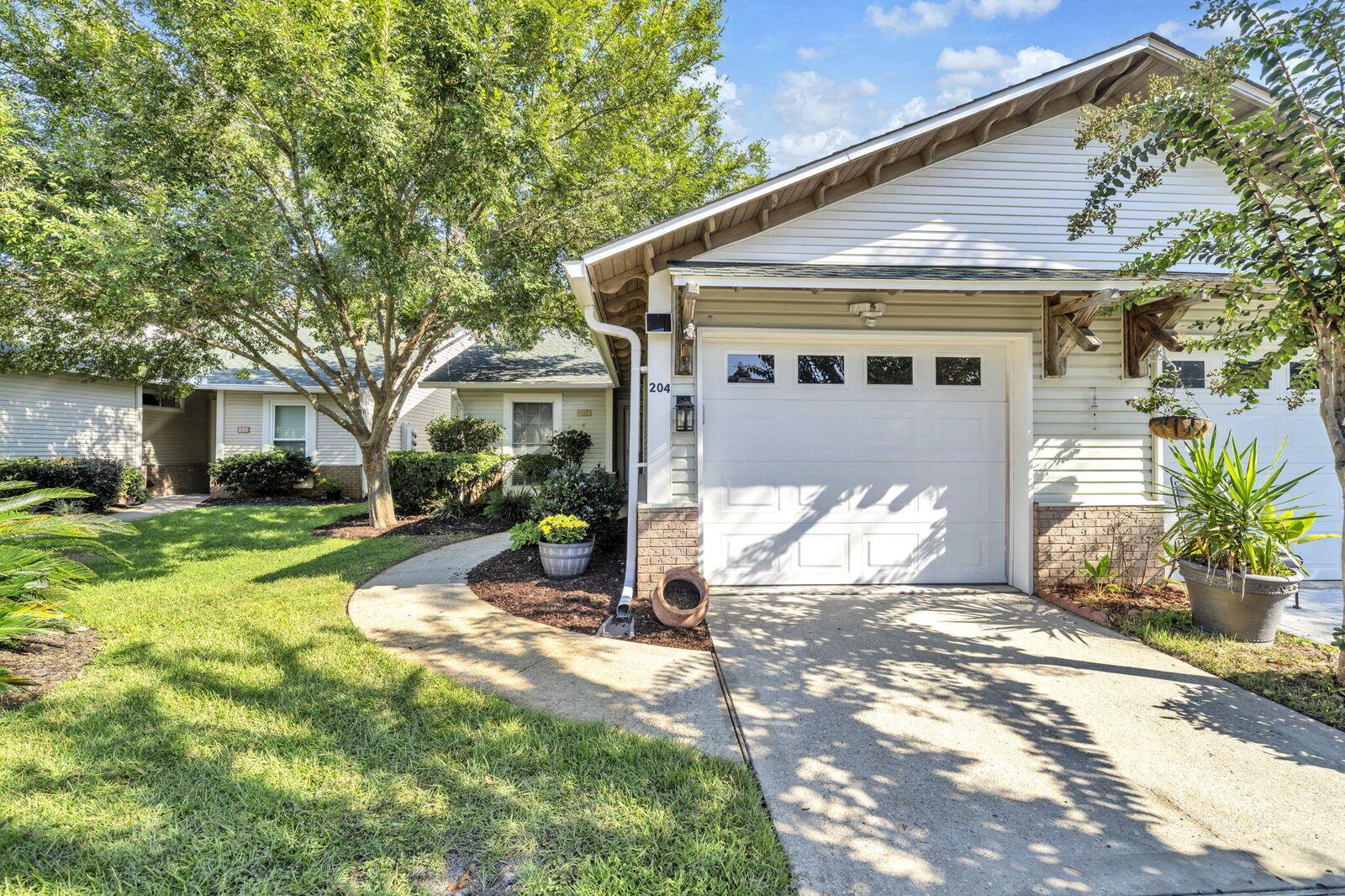 Property Photo: 204 Via Largo FL 32459