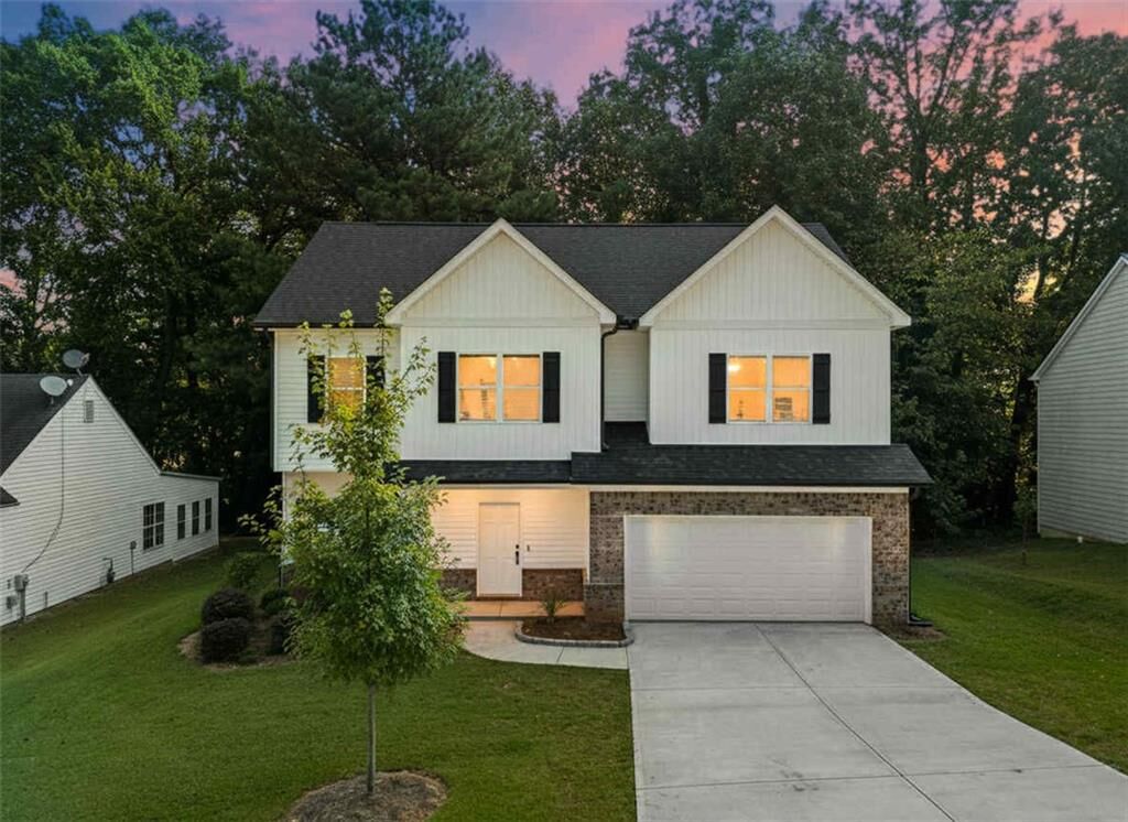 Property Photo: 1107 Glen Chase Drive GA 30044