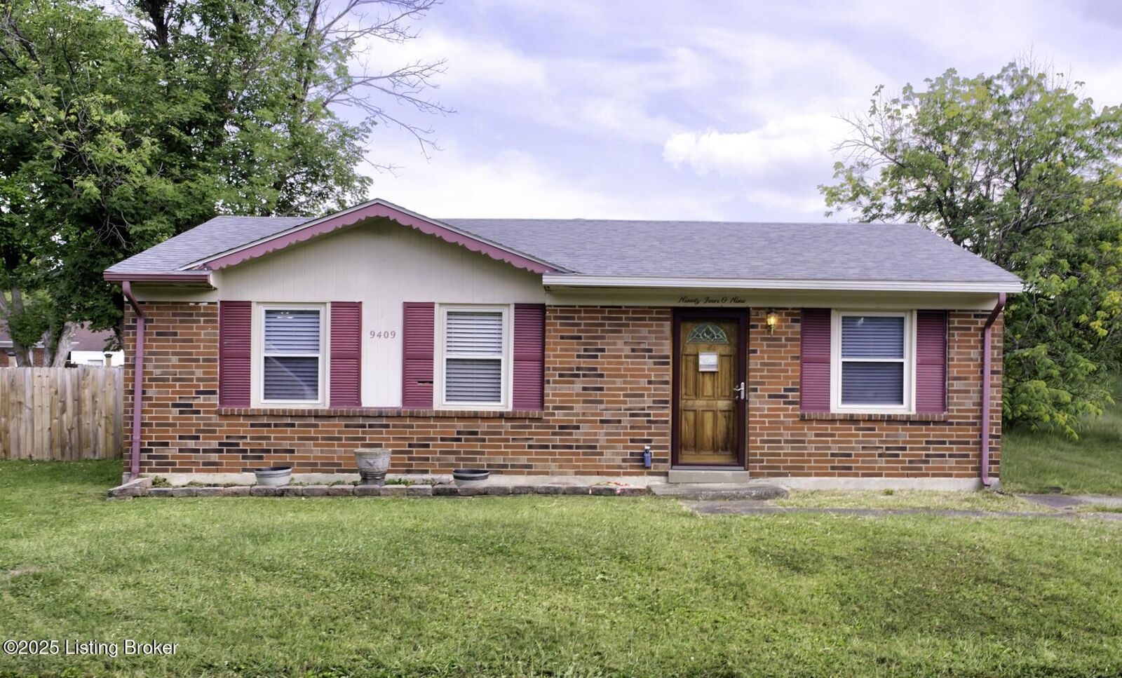 Property Photo:  9409 Coolridge Dr  KY 40229