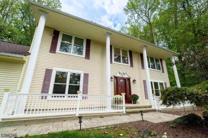 Property Photo:  9 Stirrup Way  NJ 08540 