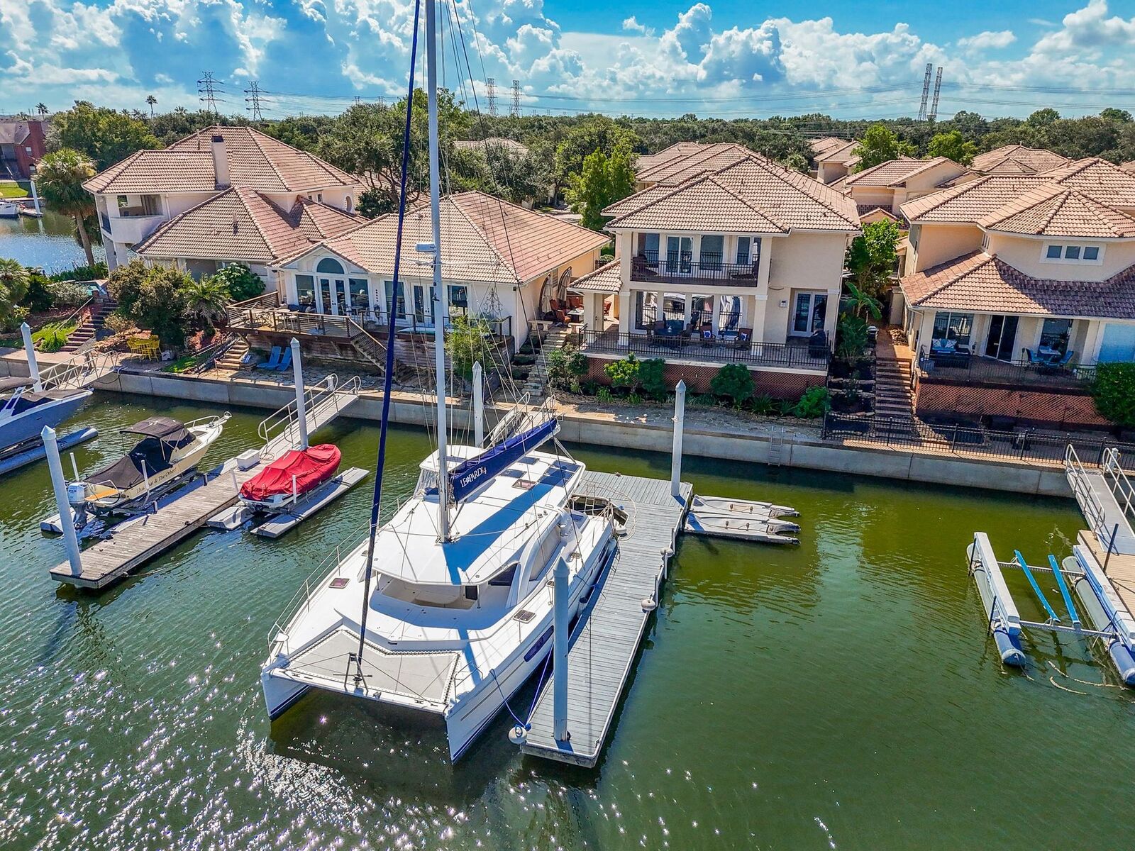 Property Photo:  313 Harborside Circle  TX 77565 