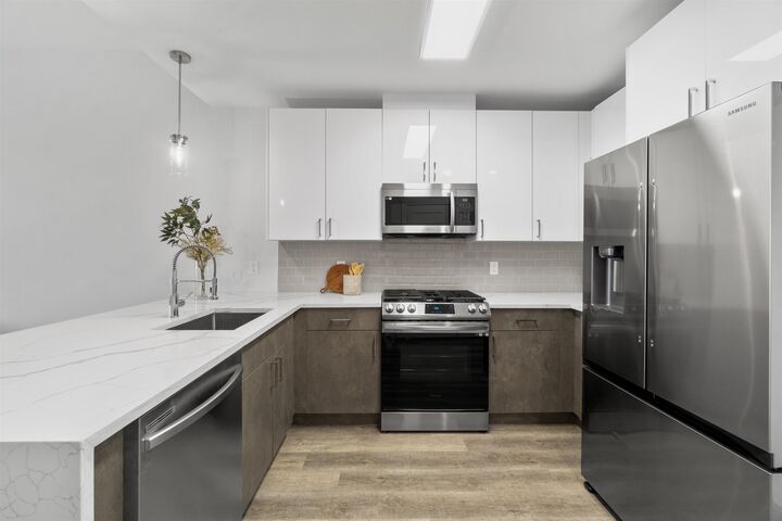 Property Photo: 412 Whiton St 702 NJ 07304