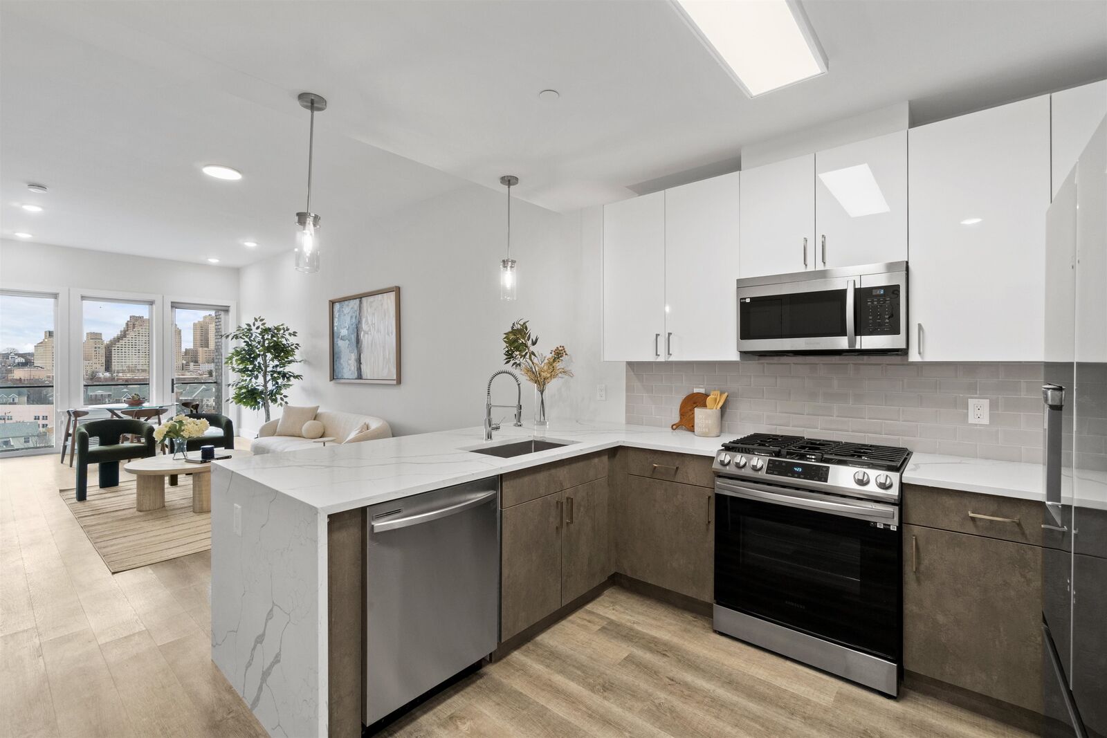 Property Photo:  412 Whiton St 602  NJ 07304 