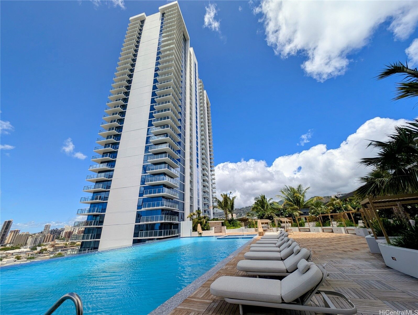 Property Photo:  1515 Liona Street 1810  HI 96814 