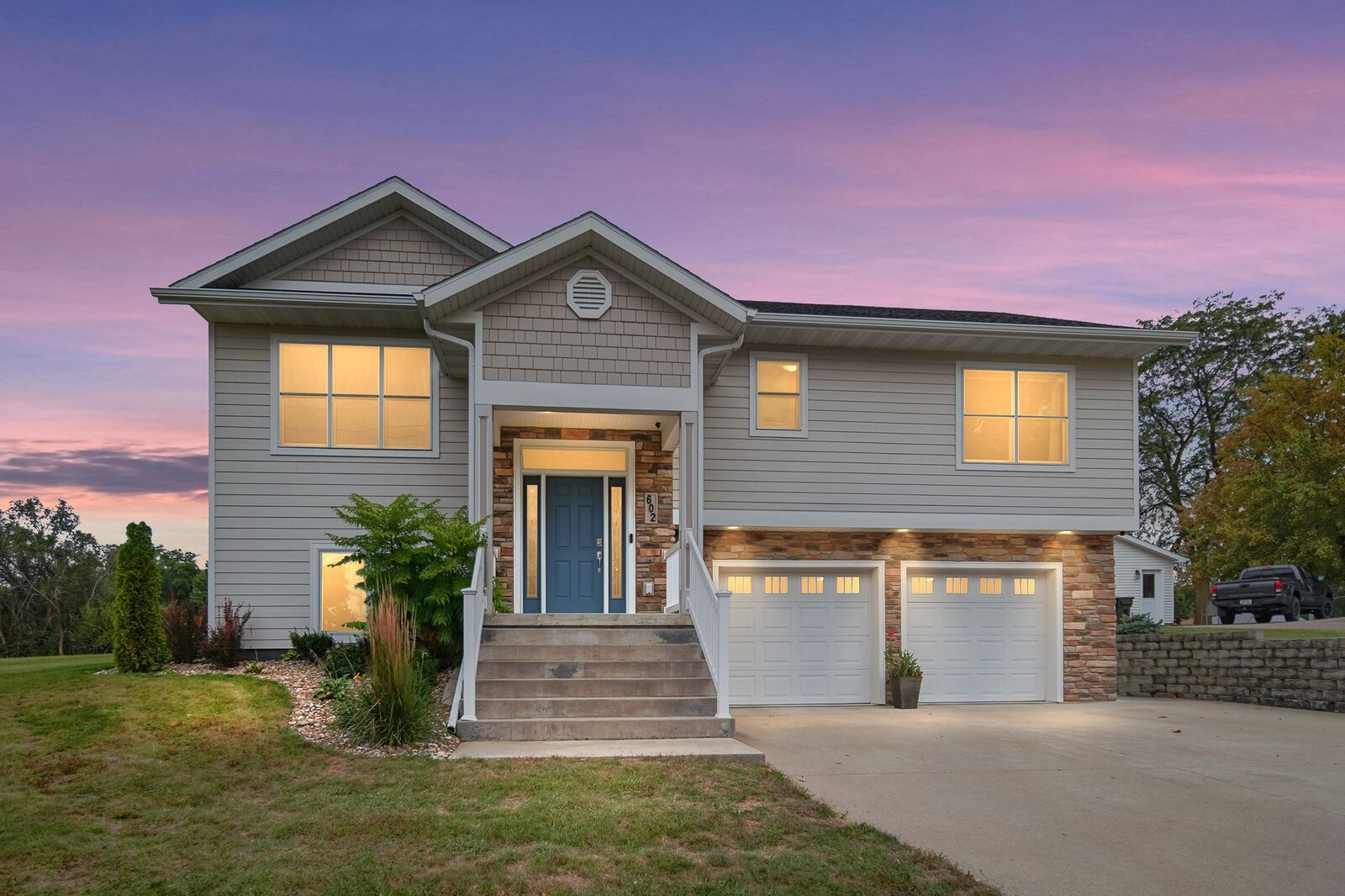 Property Photo:  602 S H Street  IA 52577 