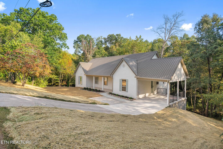 Property Photo: 1134 Paradise Drive TN 37849