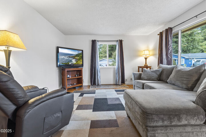 Property Photo:  1901 SE Kauri Street  OR 97391 