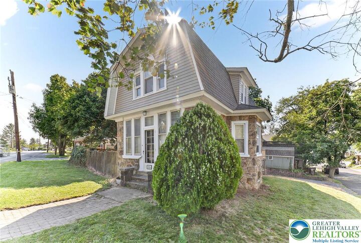 1004 E Susquehanna Street  Salisbury Twp PA 18103 photo