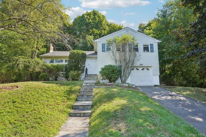 Property Photo:  6 Leawood Drive  NY 10562 