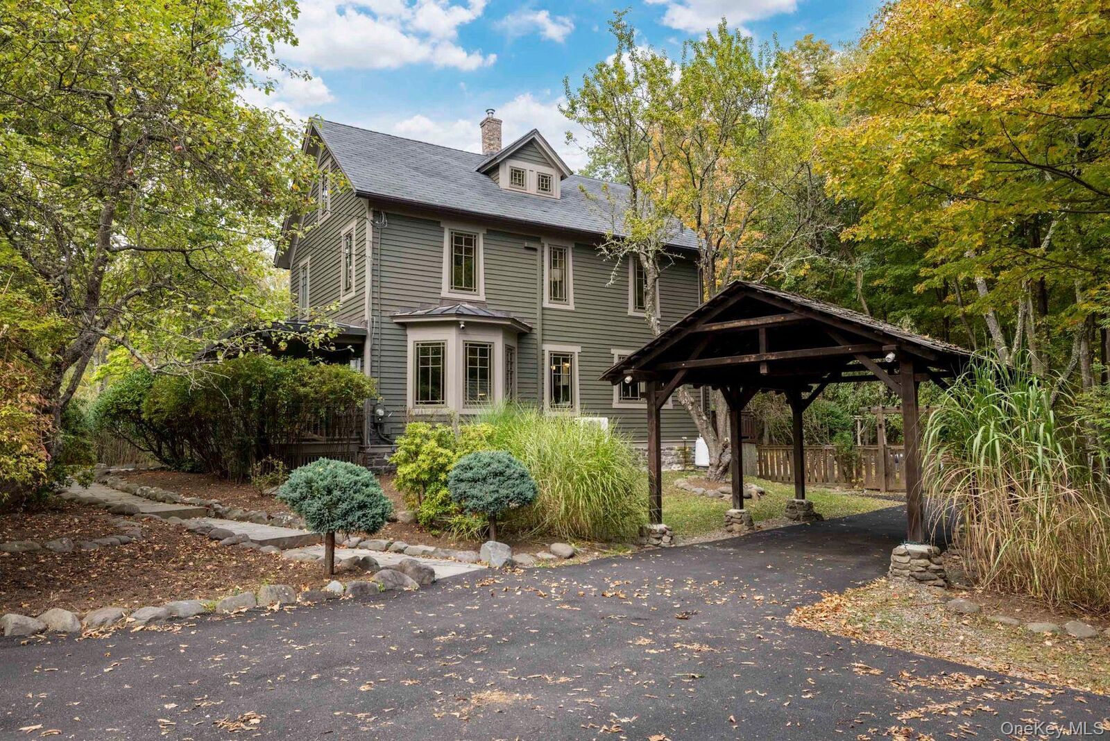 Property Photo:  64 Lower Byrdcliffe Road  NY 12498 