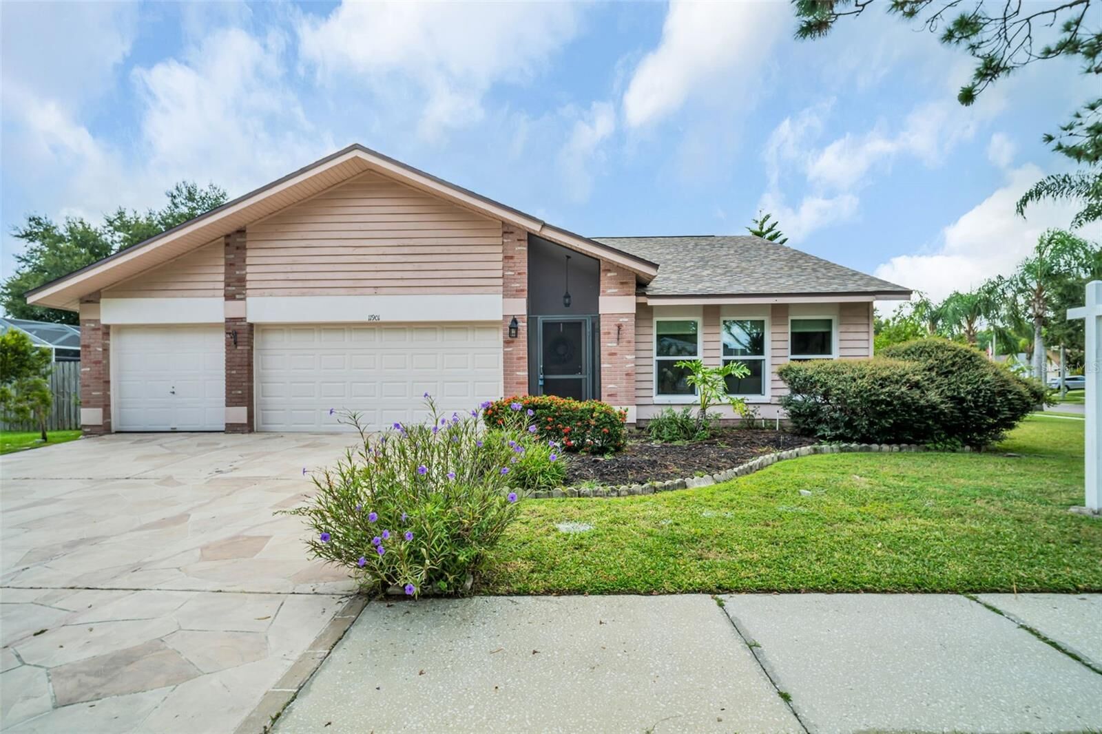 Property Photo: 11901 Steppingstone Boulevard FL 33635