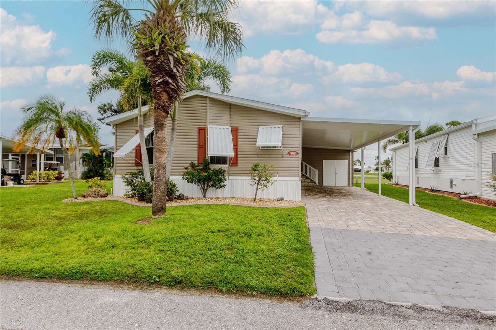 Property Photo: 2100 Kings Highway 908 FL 33980