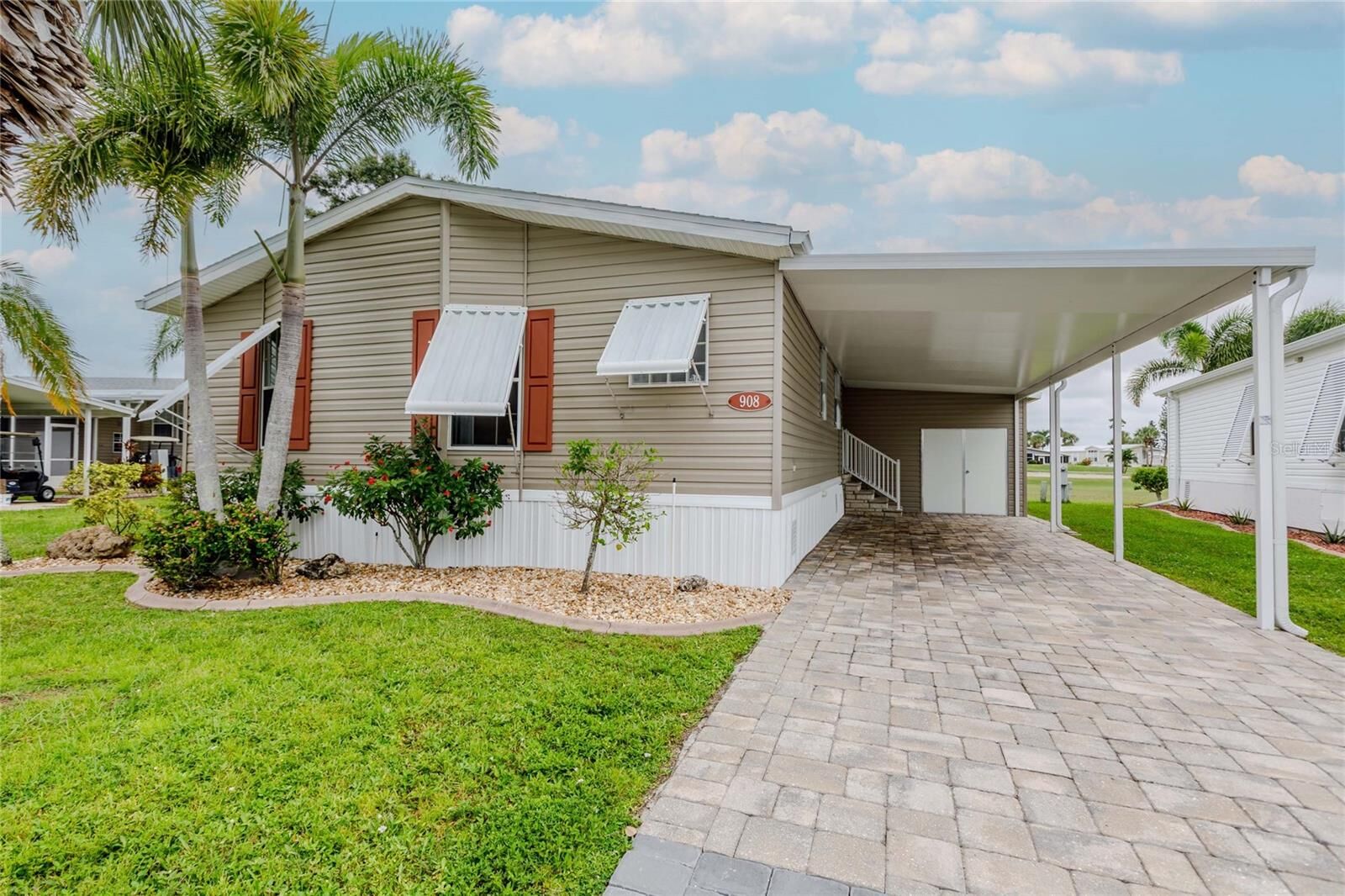 Property Photo: 2100 Kings Highway 908 FL 33980