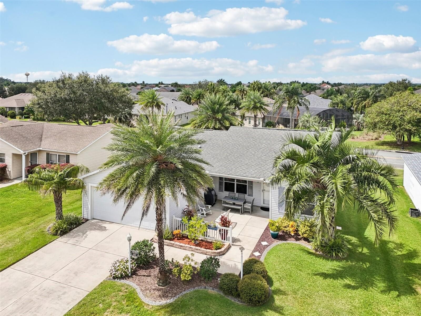 Property Photo: 1053 Nash Loop FL 32162