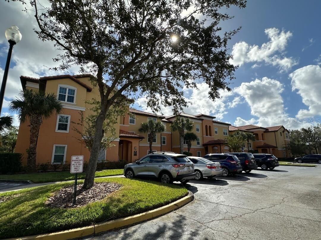 Property Photo: 5479 Vineland Road 9107 FL 32811