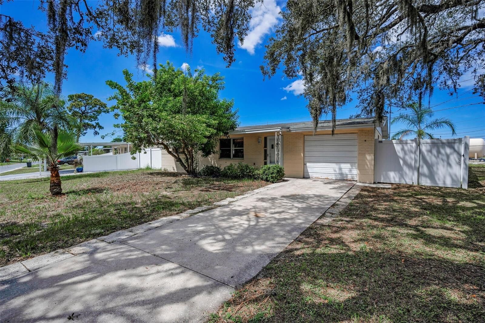 Property Photo:  4223 Kibler Lane  FL 34691 
