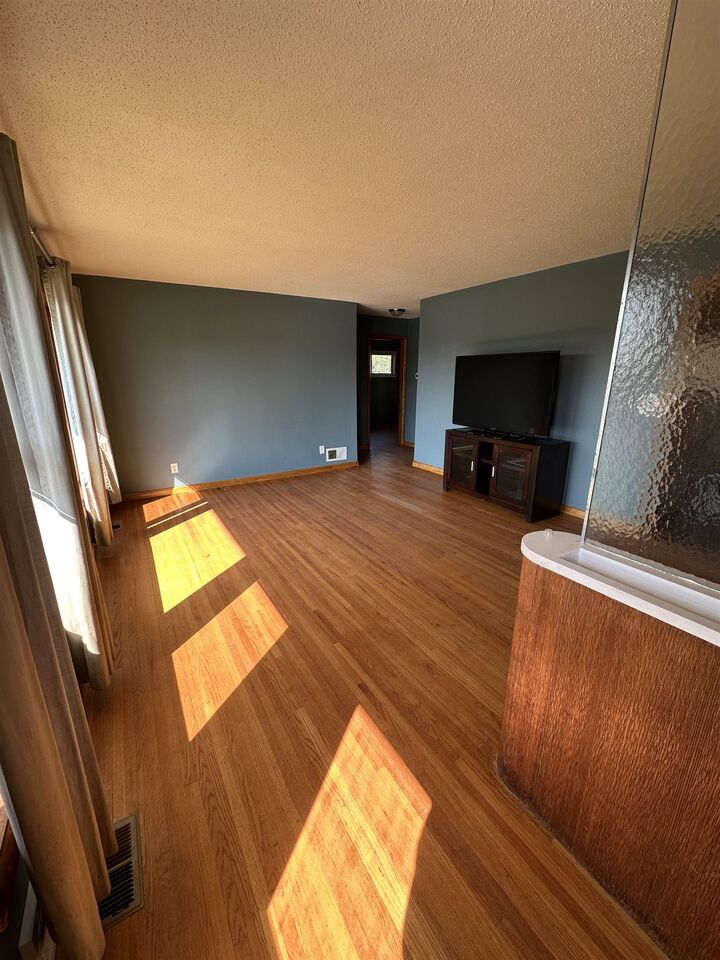 Property Photo:  305 Hillcrest Drive  ND 58703 