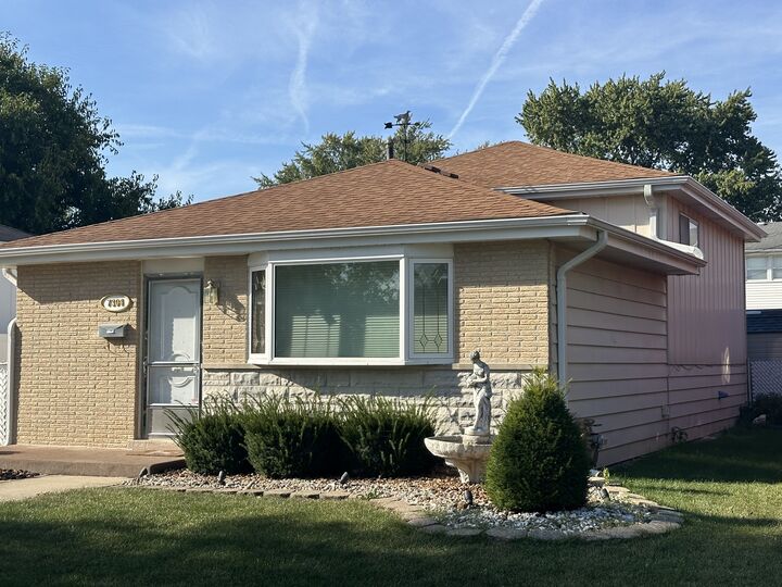 Property Photo:  7304 174th Street  IL 60477 