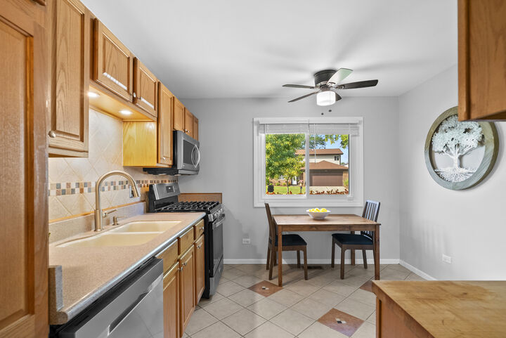 Property Photo: 6831 Dove Avenue IL 60517