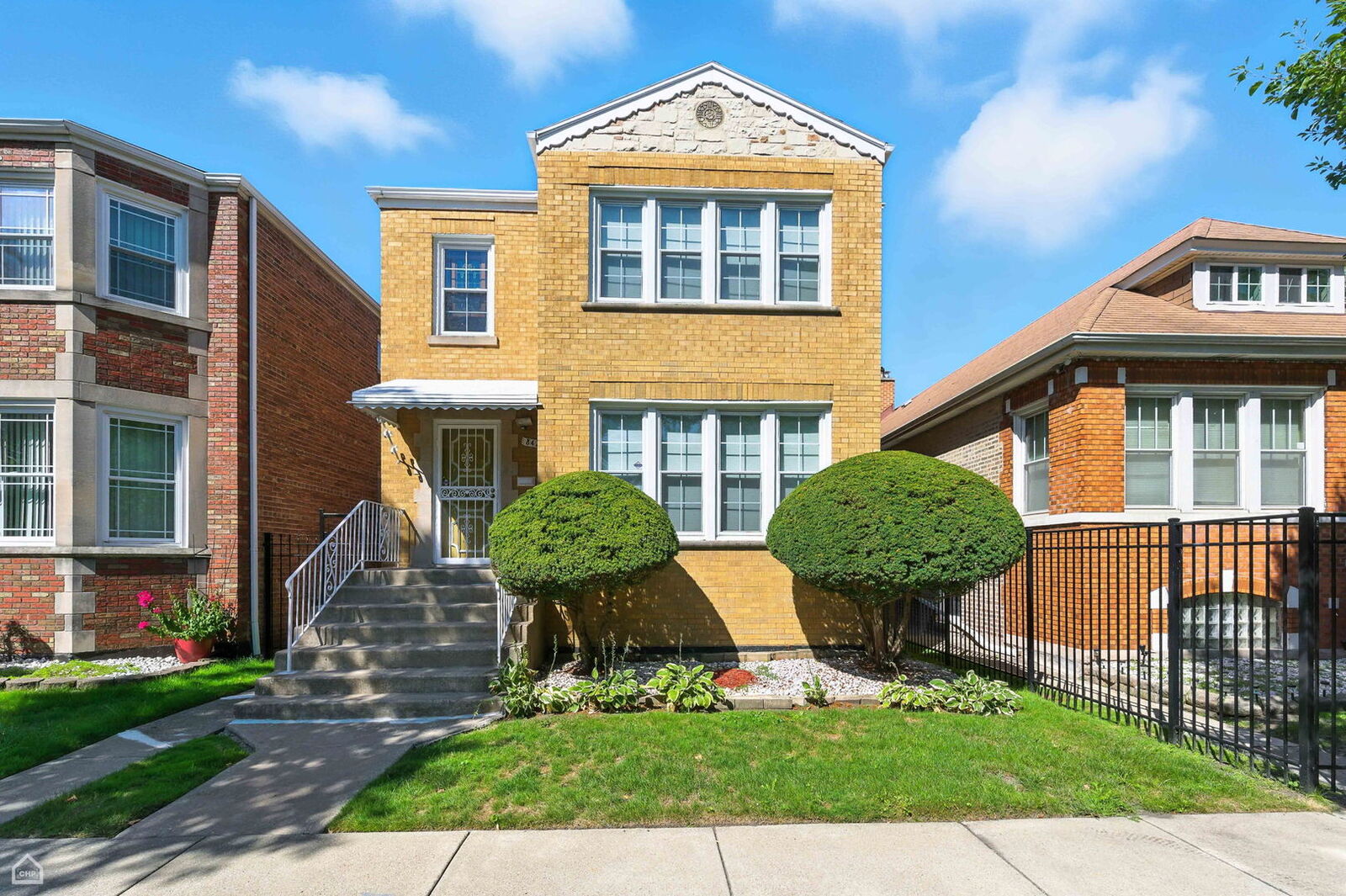 Property Photo:  8424 S Essex Avenue  IL 60617 
