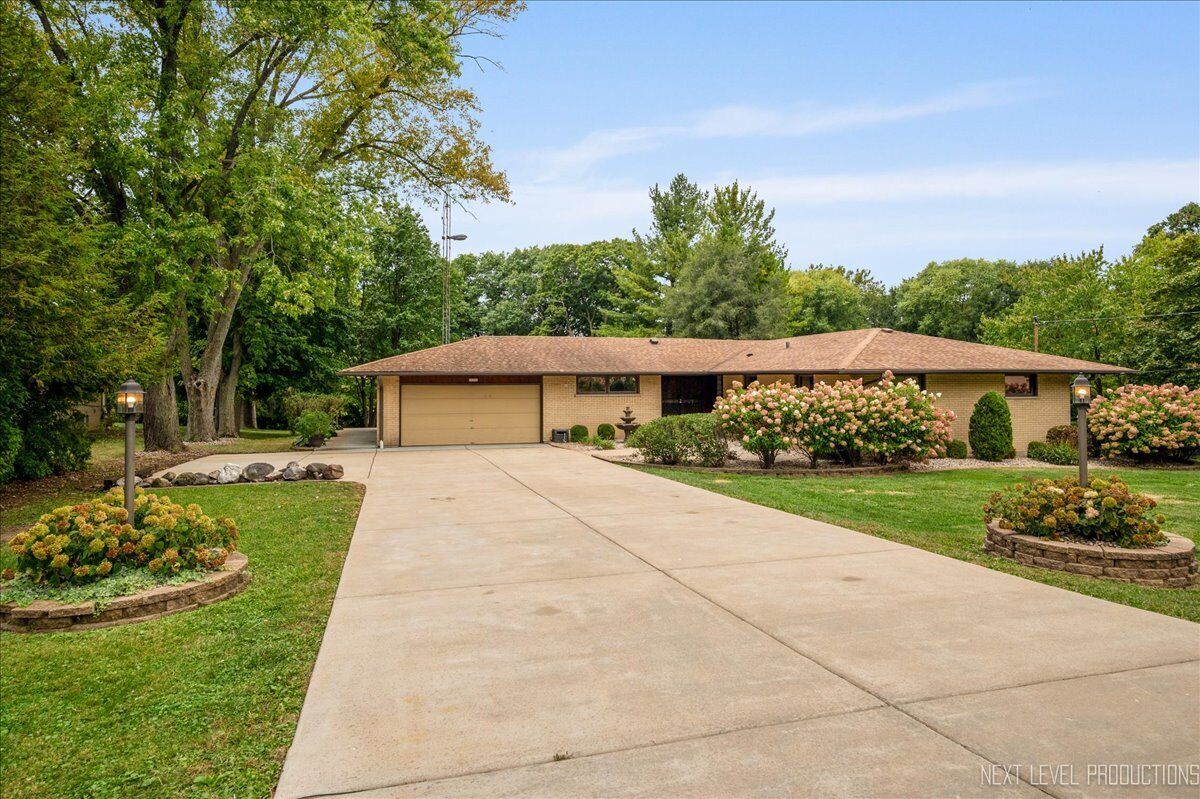 Property Photo:  445 Chillem Drive  IL 60510 