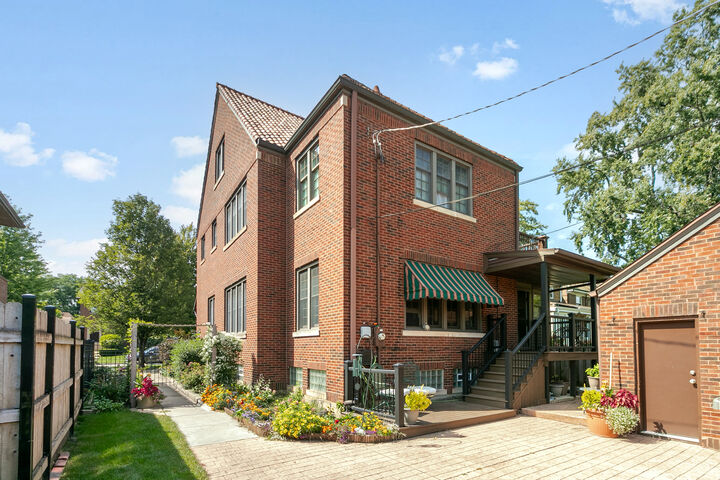 Property Photo:  10337 S Hamilton Avenue  IL 60643 