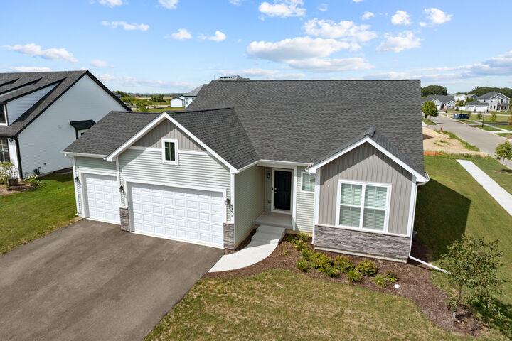 452 Dawns End  Hampshire IL 60140 photo