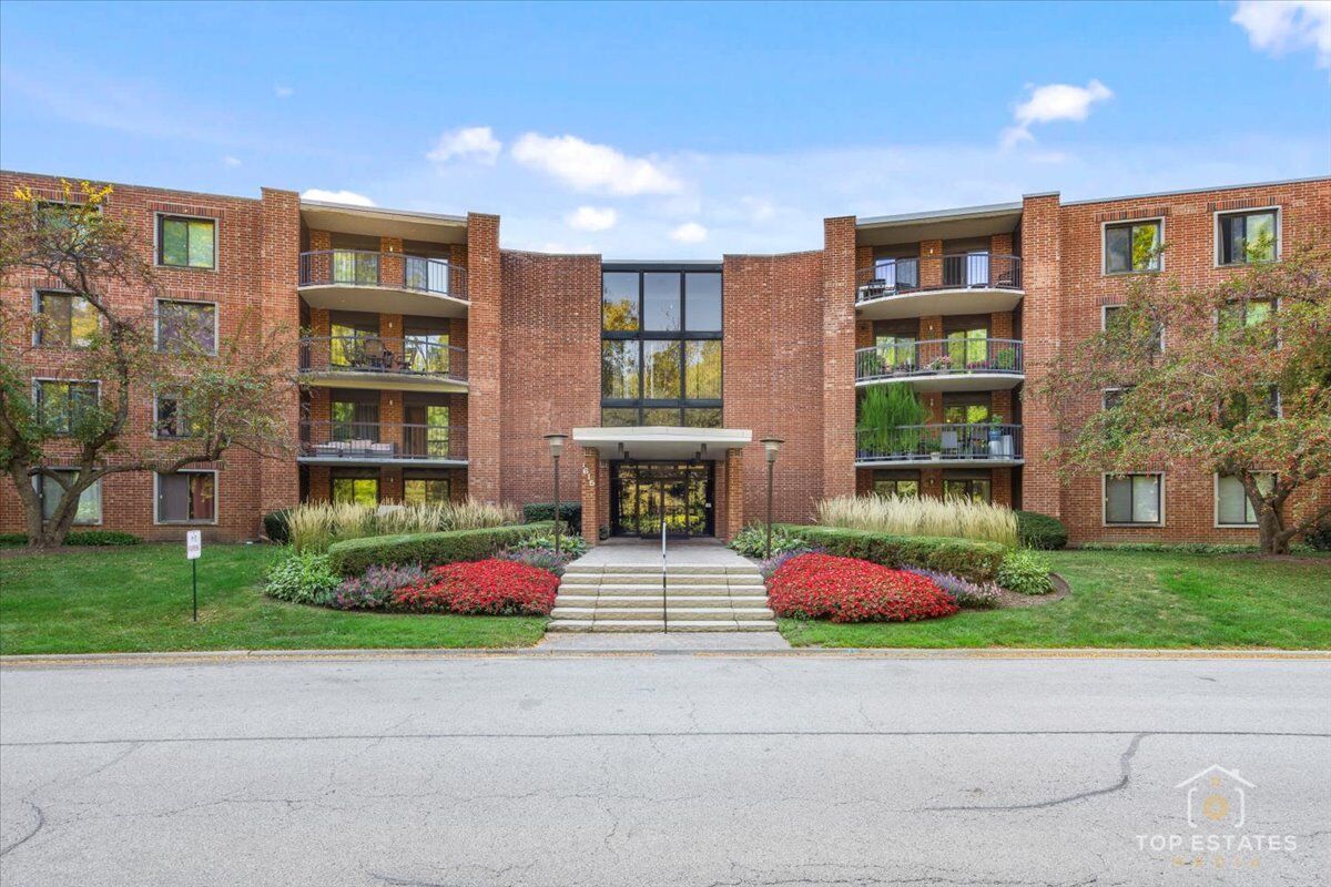 Property Photo: 1615 E Central Road 218C IL 60005