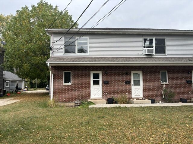 Property Photo: 322 W Railroad Street 3 IL 60152