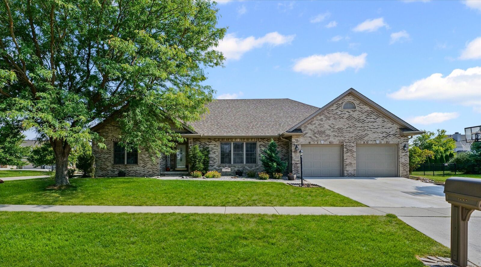 Property Photo:  2604 Muirfield Place  IL 61802