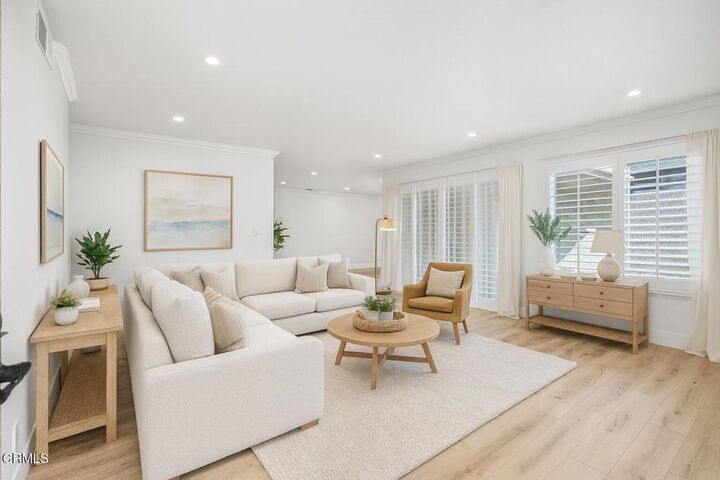 Property Photo:  6526 Vanalden Avenue 7  CA 91335 