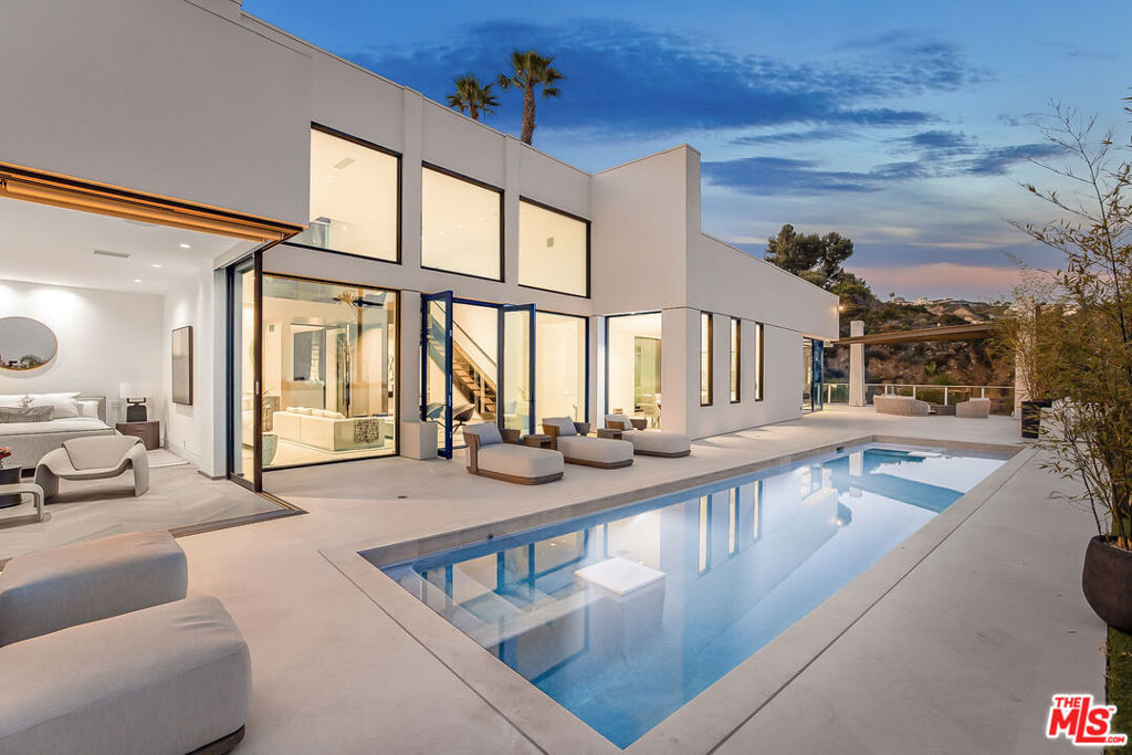 Property Photo:  9405 Sierra Mar Place  CA 90069 