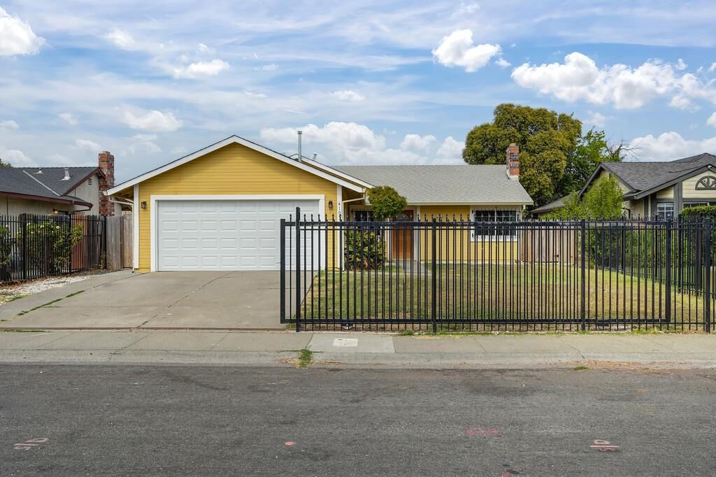 Property Photo: 4105 Deerbrook Drive CA 95823